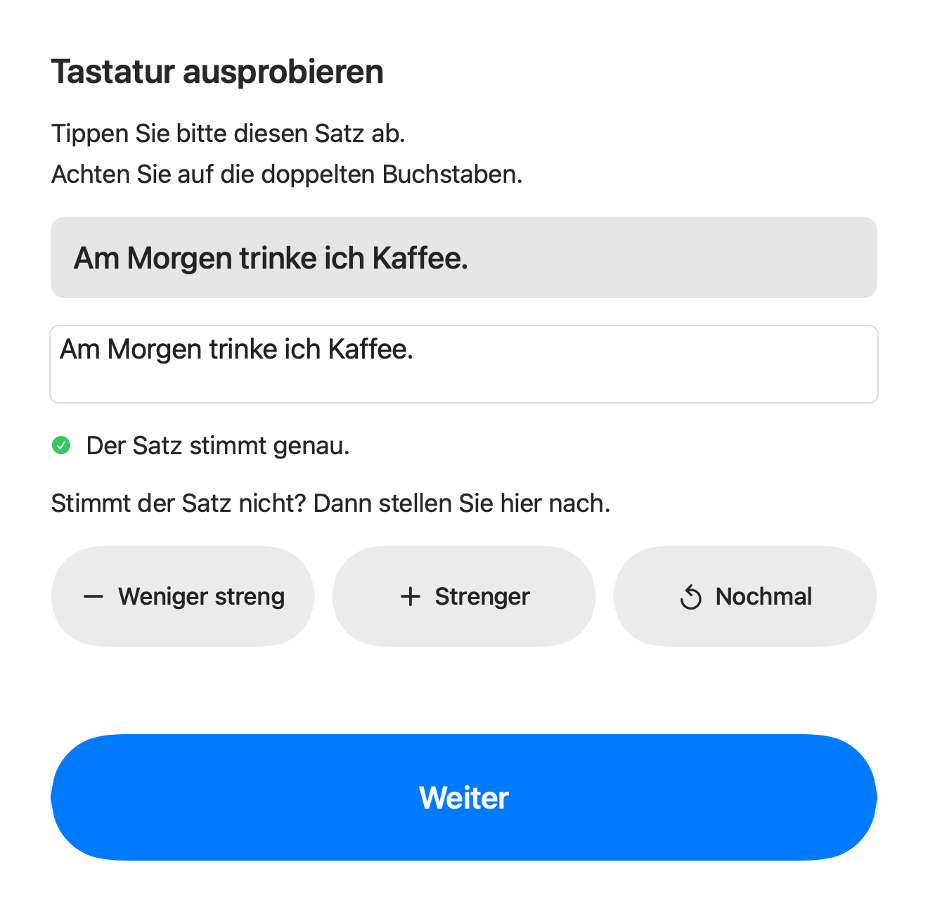 Die Tastatur-Übung: der Beispielsatz „Am Morgen trinke ich Kaffee.“ ist richtig getippt, darunter die Knöpfe „Weniger streng“ und „Strenger“.
